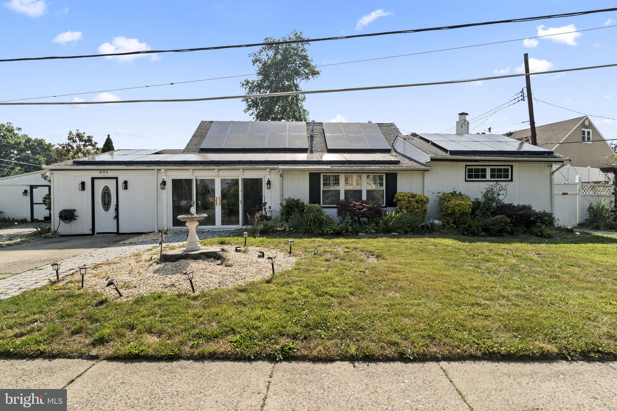 896 Pne Hl Road Philadelphia, PA 19115 - Photo 4 of 37