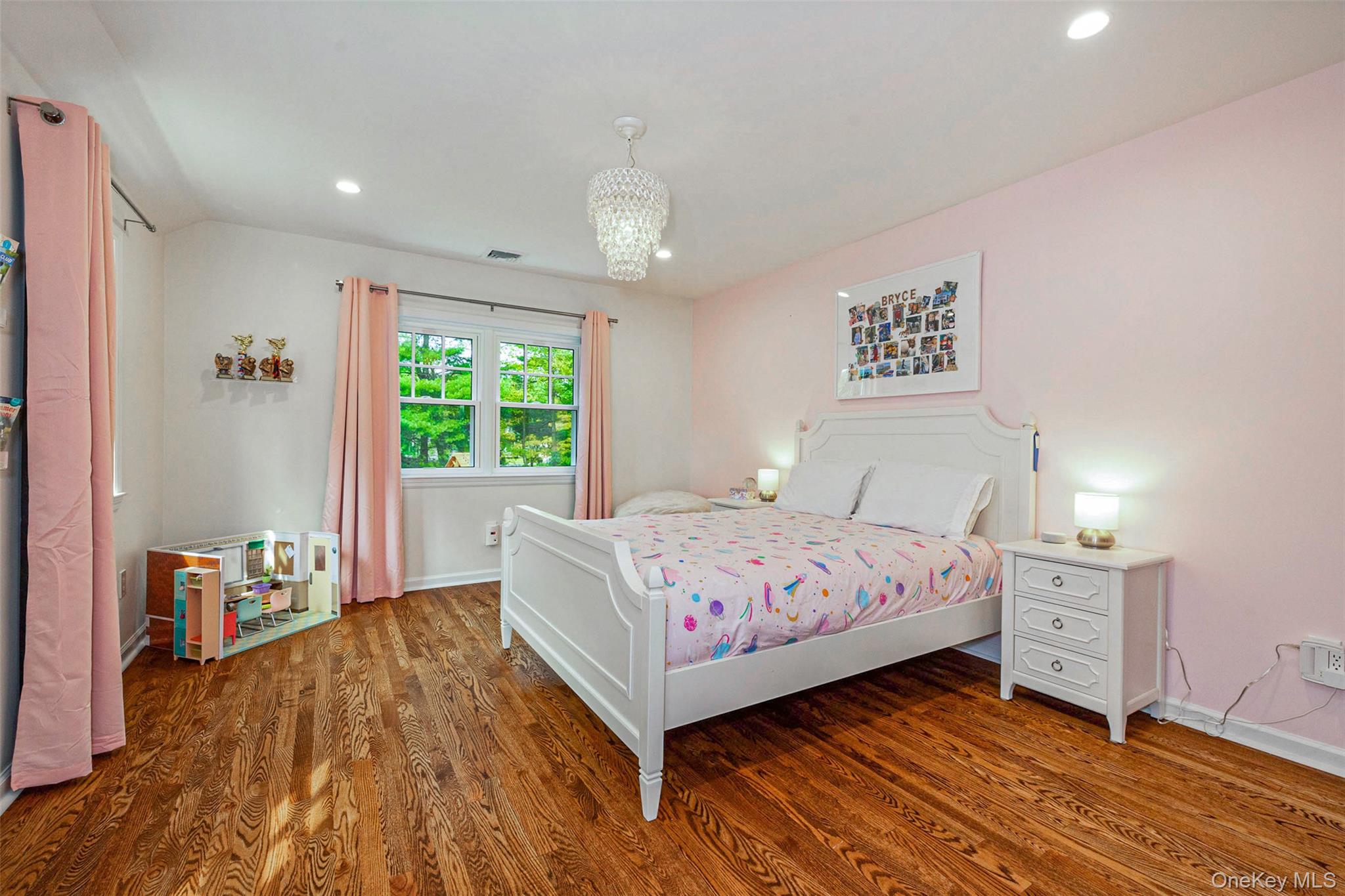 18 Lakeside Drive Rye, NY 10580 - Photo 25 of 43 a bedroom with a bed and a window