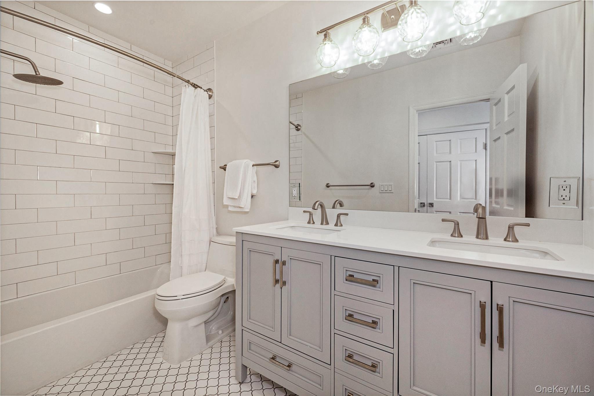 18 Lakeside Drive Rye, NY 10580 - Photo 26 of 43 Upstairs Hall bath