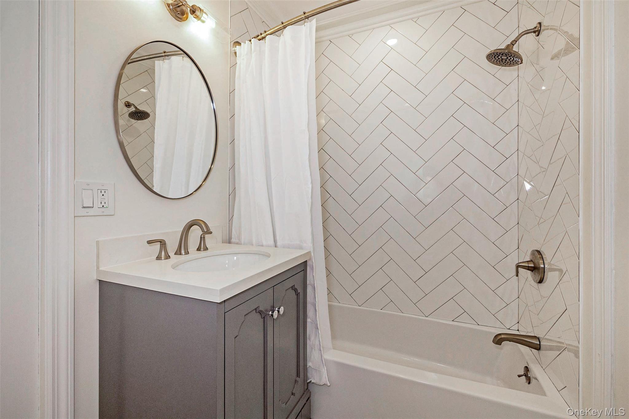 18 Lakeside Drive Rye, NY 10580 - Photo 29 of 43 Guest bath