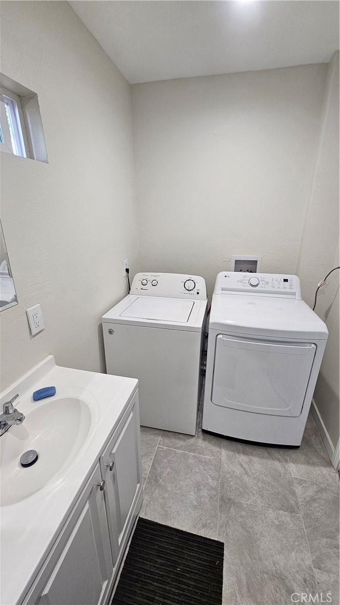 1344 Hardt Street San Bernardino, CA 92408 - Photo 12 of 12 a utility room with dryer and washer