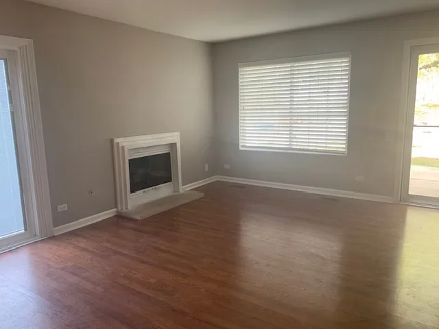 $2,095 | 312 Bunker Hill Circle, Aurora, IL 60504