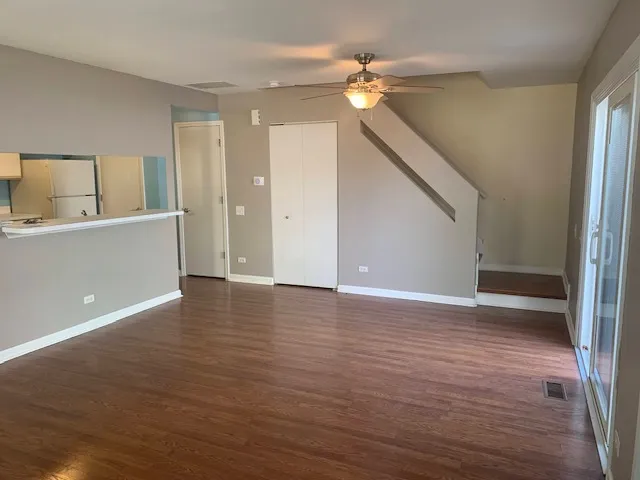 $2,095 | 312 Bunker Hill Circle, Aurora, IL 60504