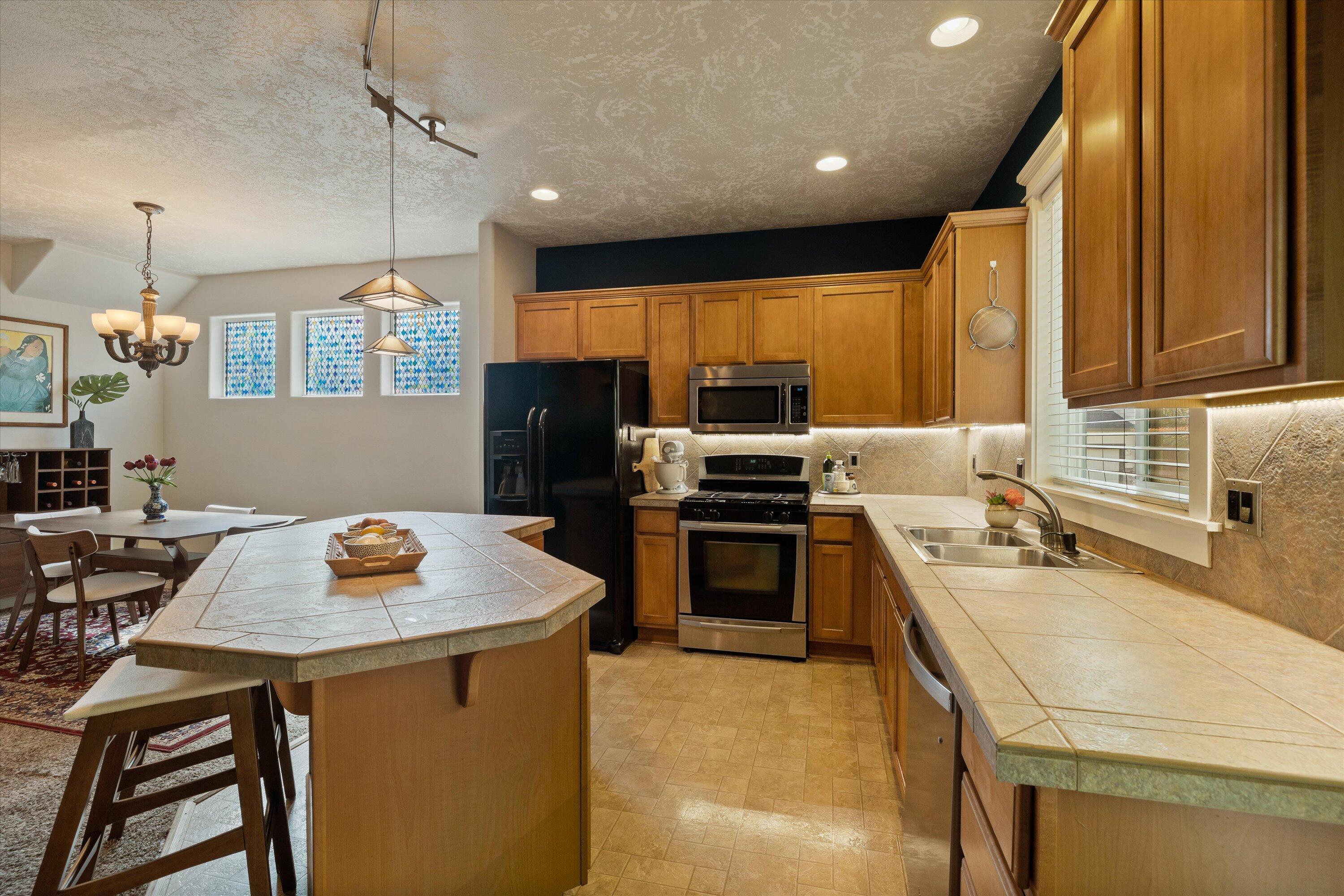 2805 Northeast Sedalia Loop Bend, OR 97701 - Photo 10 of 29 11-3160_230807_JILLROSELL