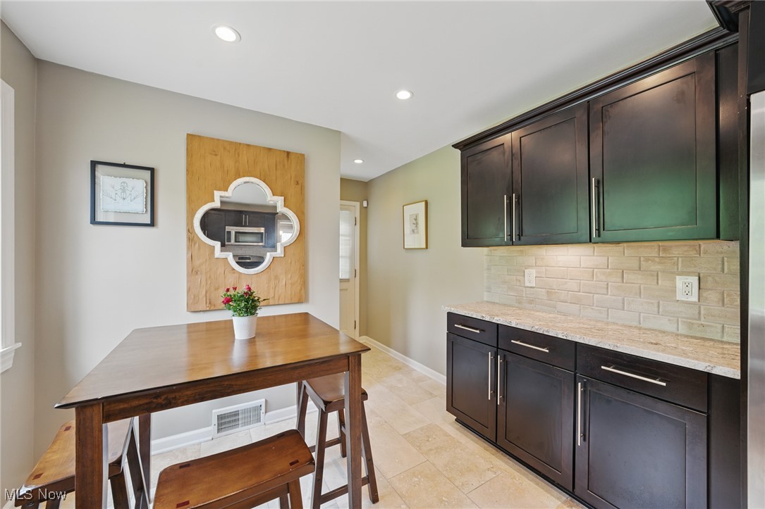 1315 Clearview Road Cleveland, OH 44124 - Photo 14 of 28