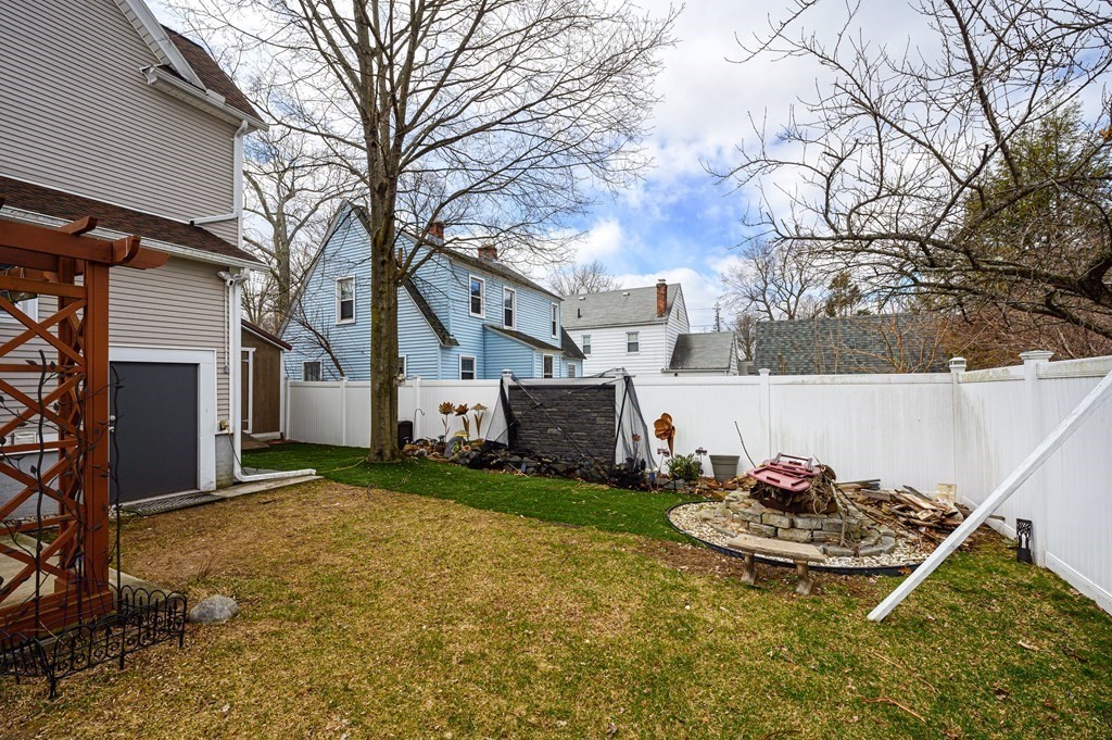 465 Allen Street Springfield, MA 01118 - Photo 34 of 37