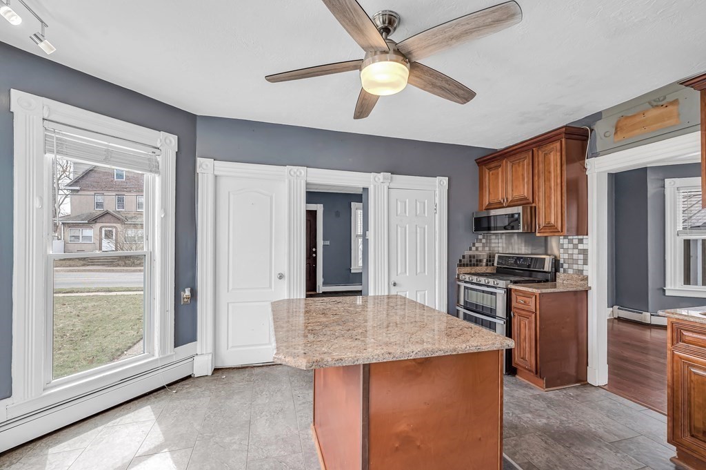 465 Allen Street Springfield, MA 01118 - Photo 7 of 37