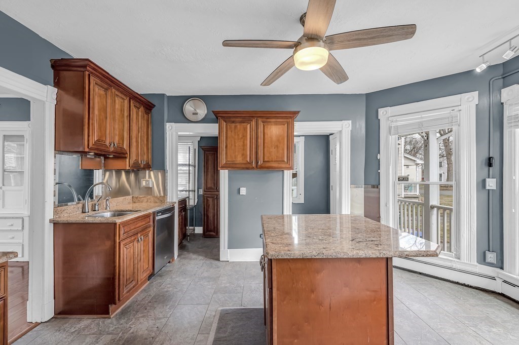 465 Allen Street Springfield, MA 01118 - Photo 8 of 37