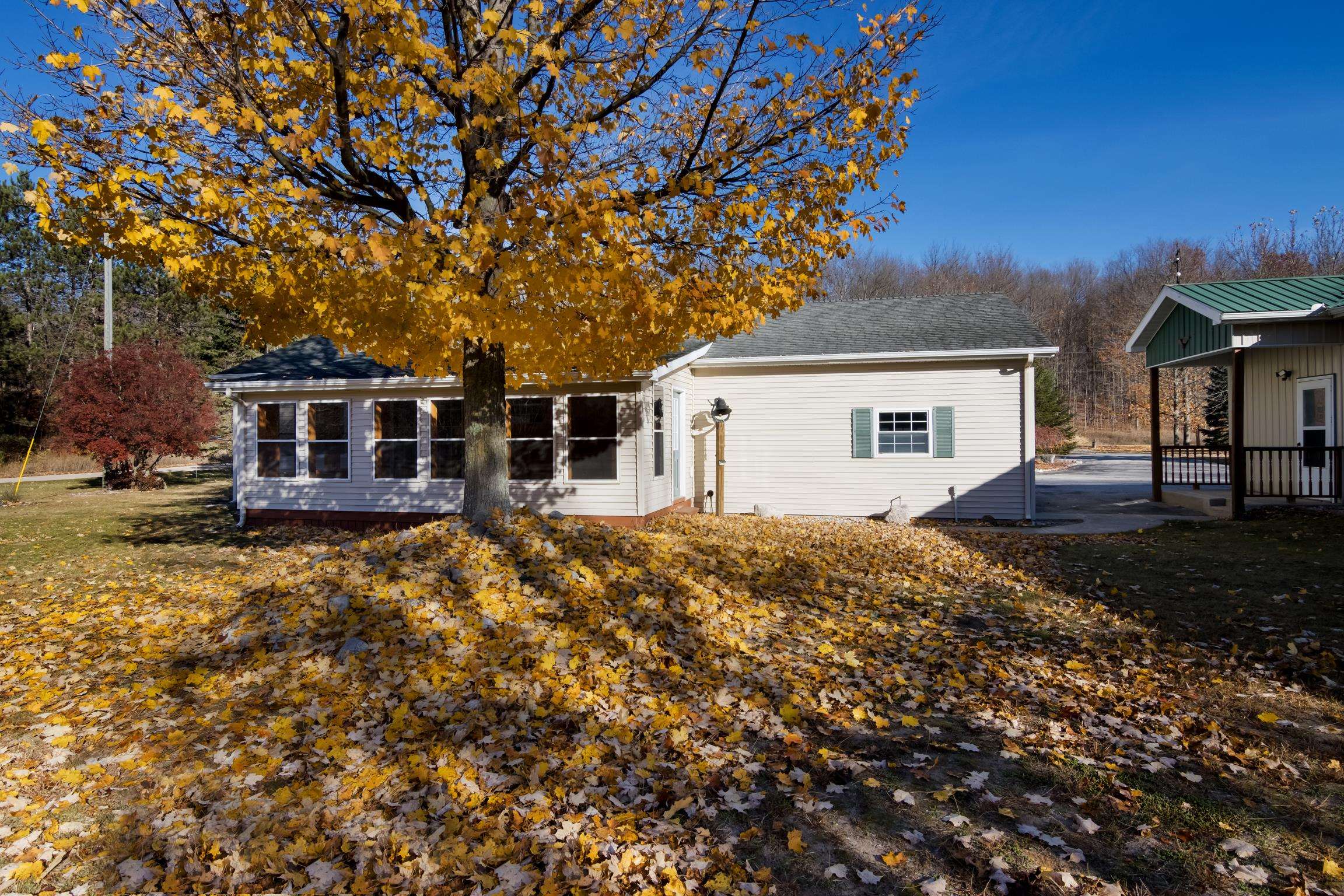 10555 Aylsworth Road Beulah, MI 49617 - Photo 6 of 32 1928560-0a2d2c5c-7724-4bfb-9892-7ece2e13d2ae.JPG