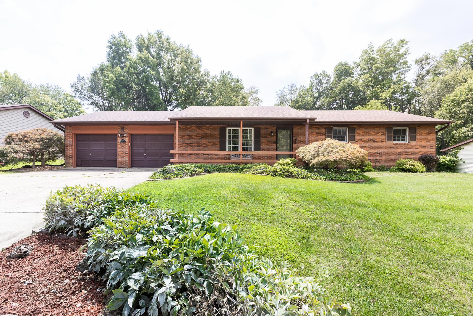 943 Olde Farm Road Troy, IL 62294 - Photo 1 of 38 Gallery Image 1