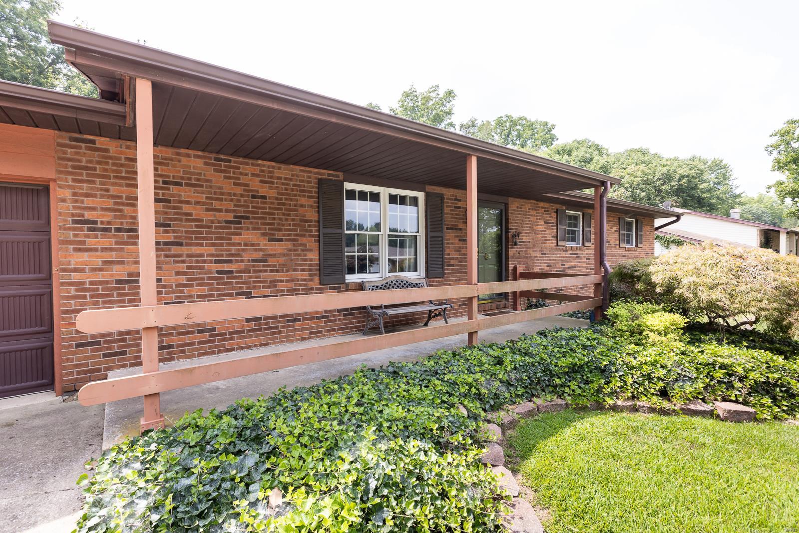943 Olde Farm Road Troy, IL 62294 - Photo 3 of 38 Gallery Image 3