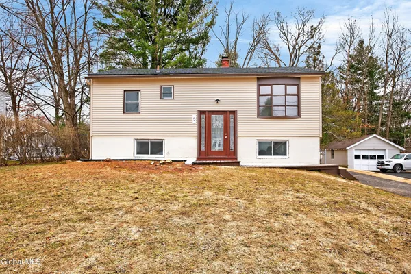 $365,000 | 5 Emmett Drive, Colonie, NY 12309