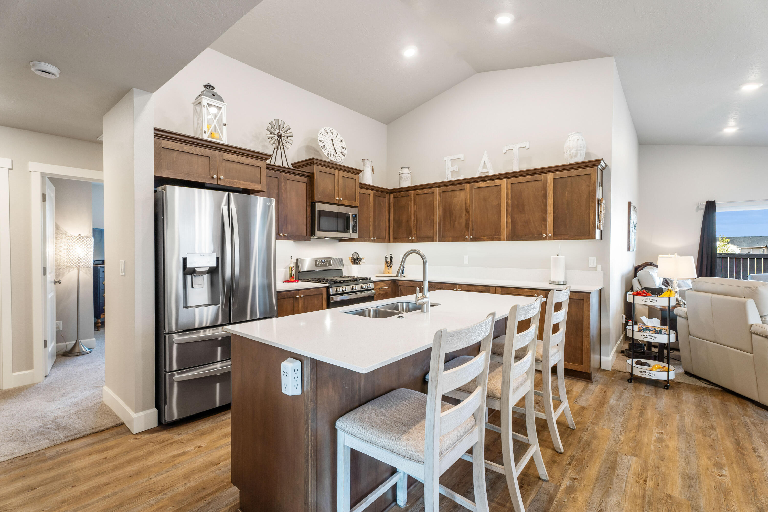 3556 Northwest 10th Street Redmond, OR 97756 - Photo 8 of 23 21-Kitchen