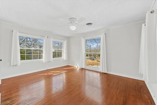 $399,900 | 425 Oakhill Drive, Denton, TX 76201