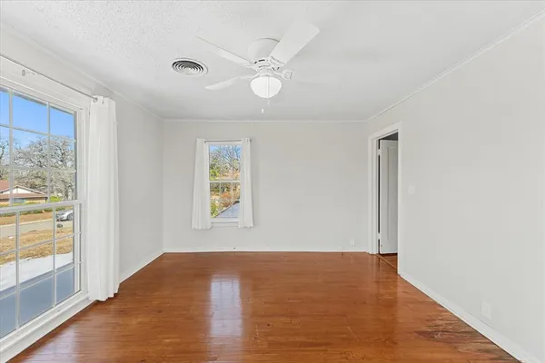 $399,900 | 425 Oakhill Drive, Denton, TX 76201