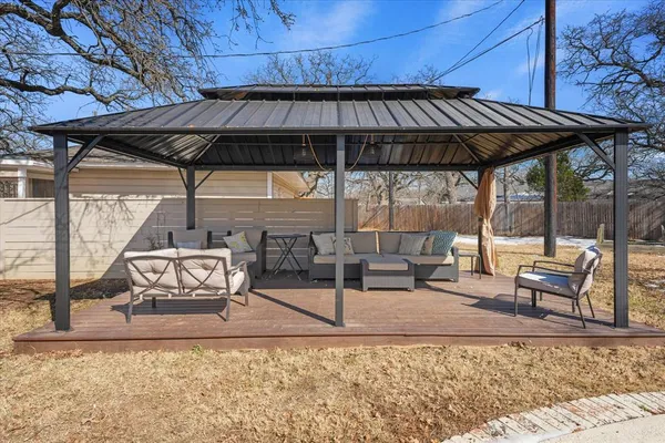 $399,900 | 425 Oakhill Drive, Denton, TX 76201