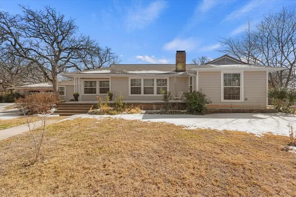 $399,900 | 425 Oakhill Drive, Denton, TX 76201