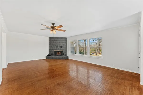 $399,900 | 425 Oakhill Drive, Denton, TX 76201