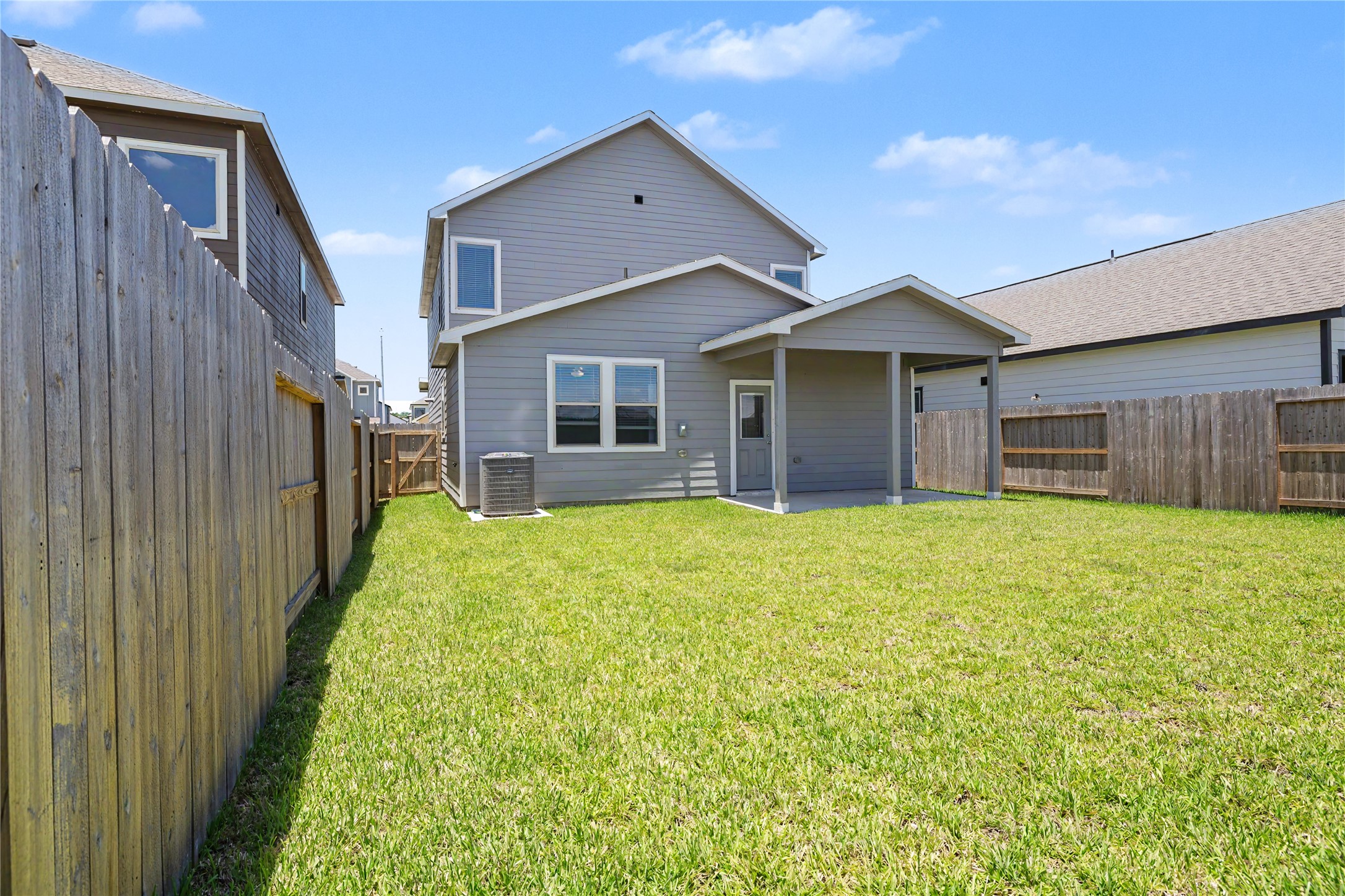 6423 Bolinas Court Rosharon, TX 77583 - Photo 37 of 39 a front view of a house with a garden and yard