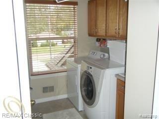 3272 Donley Avenue Rochester, MI 48309 - Photo 15 of 17 LAUNDRY.jpg
