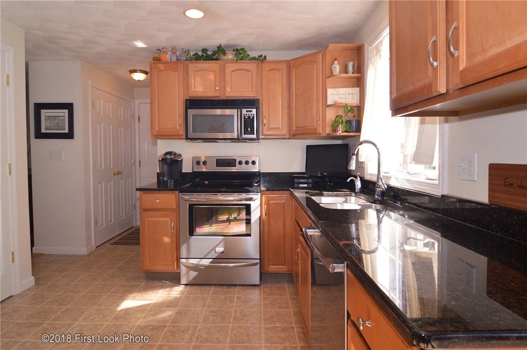 35 Rolling Meadows Road Burrillville, RI 02859 - Photo 4 of 35