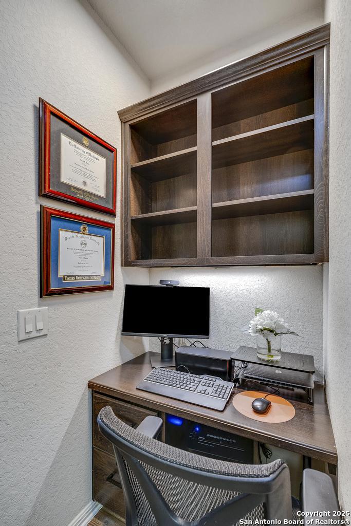 12805 Big Tank Ranch San Antonio, TX 78245 - Photo 22 of 35 a room with furniture and screen
