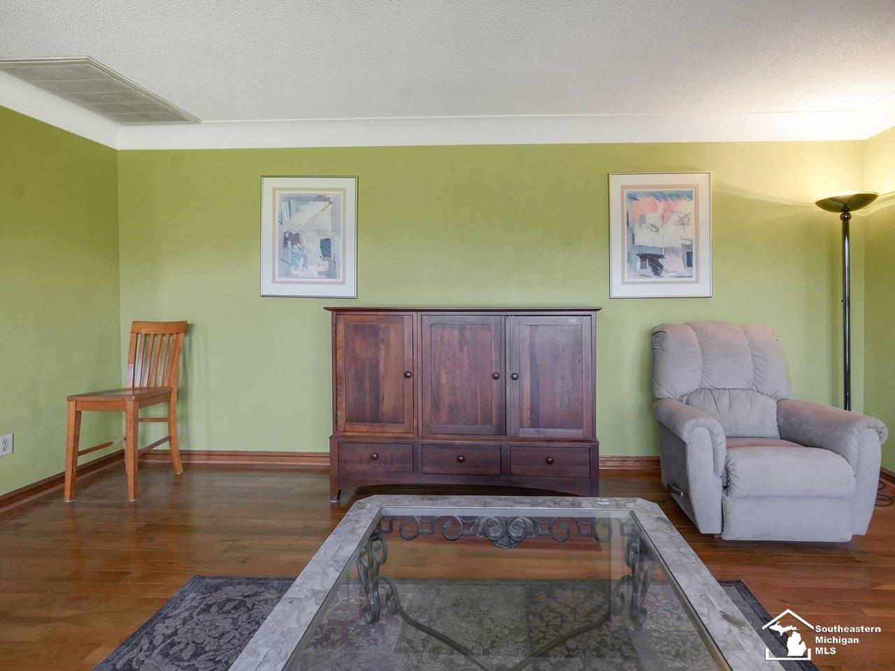 8355 Adler Road Lambertville, MI 48144 - Photo 6 of 90 50132795-c722b54e-24c7-4eae-9b70-905b31c43de9.JPG