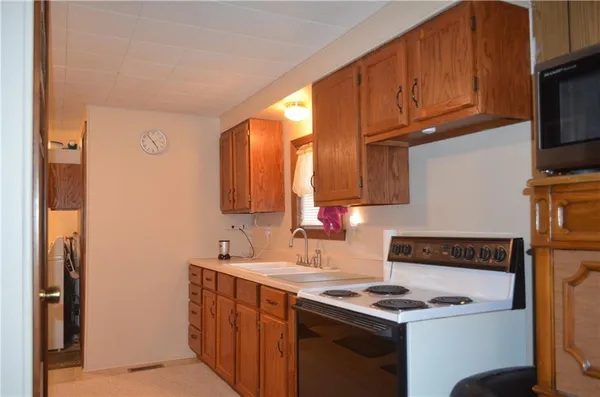 $185,000 | 24 West 2nd Street, Adrian, MO 64720