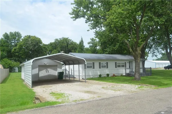 $185,000 | 24 West 2nd Street, Adrian, MO 64720