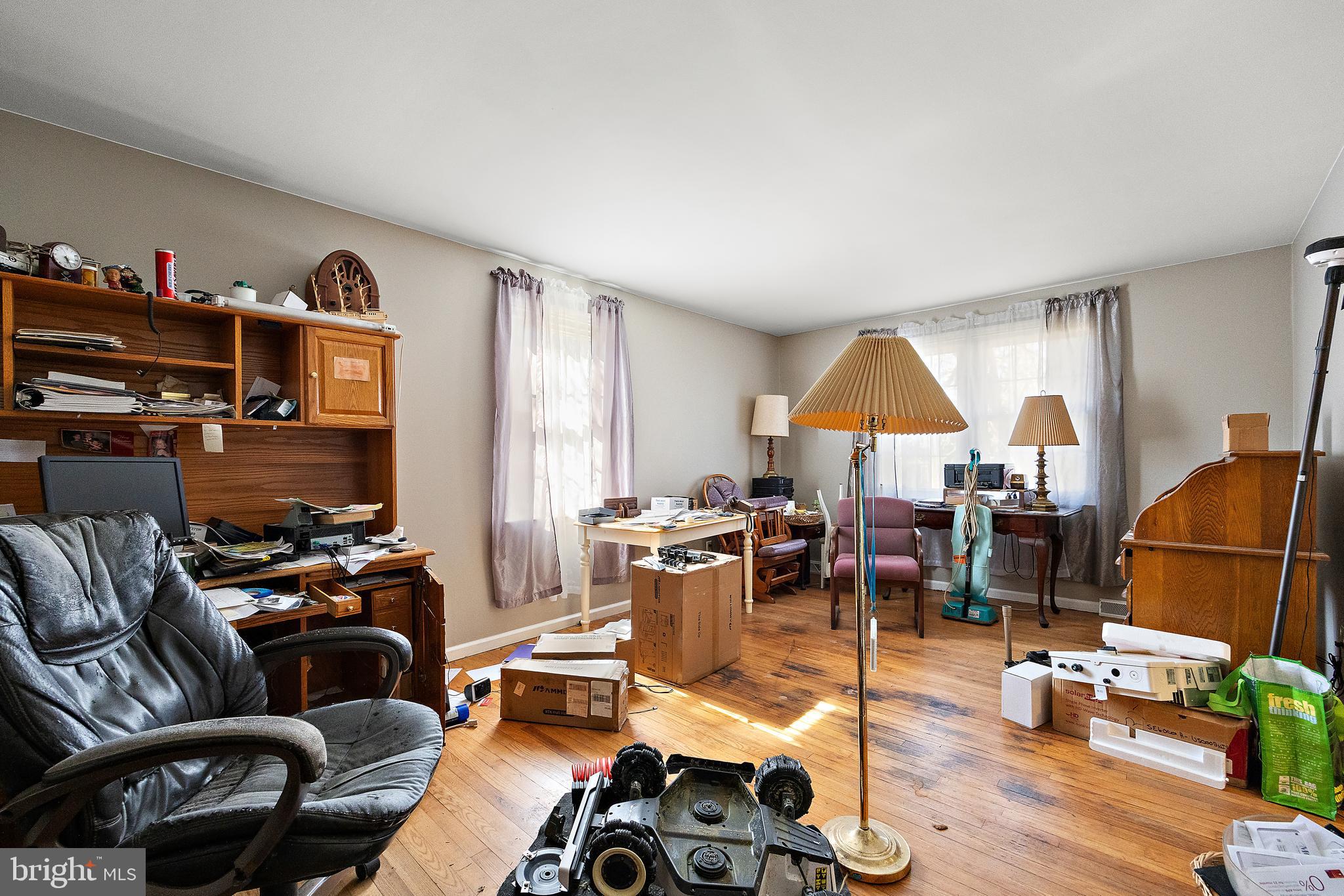 506 Cambridge Drive Newark, DE 19711 - Photo 13 of 38 a living room with furniture and a wooden floor