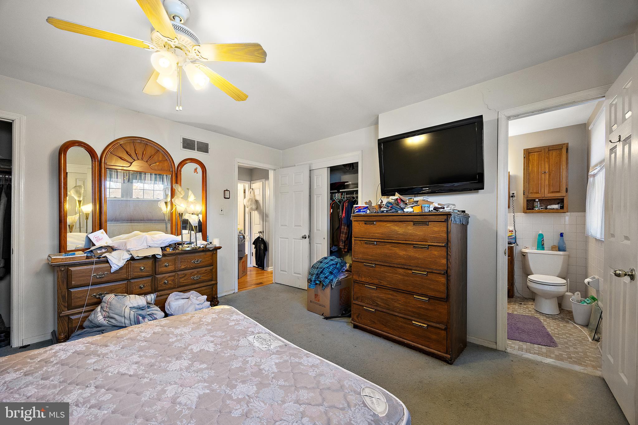 506 Cambridge Drive Newark, DE 19711 - Photo 16 of 38 a bedroom with a bed and a flat tv screen on dresser