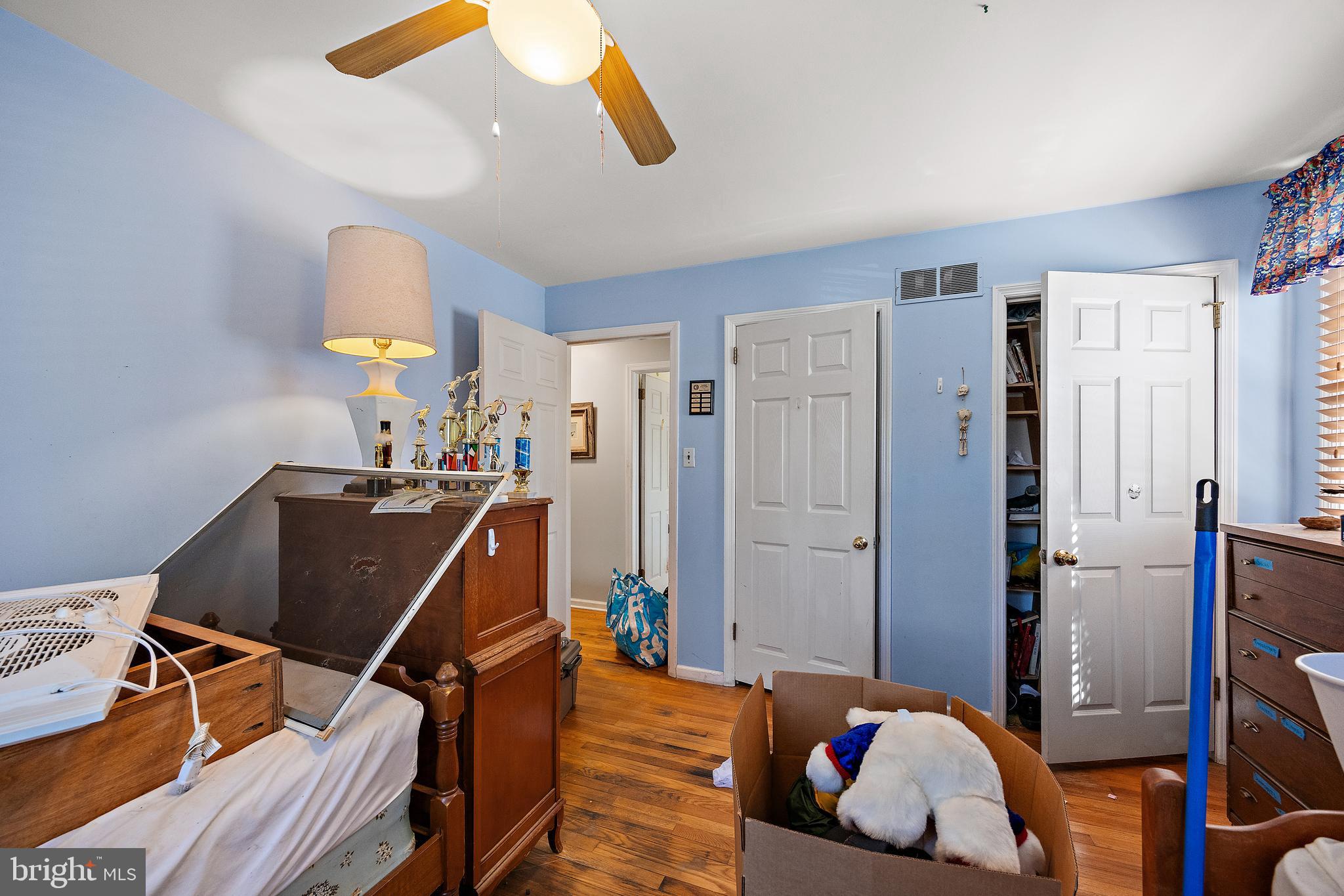 506 Cambridge Drive Newark, DE 19711 - Photo 17 of 38 a living room with furniture and wooden floor
