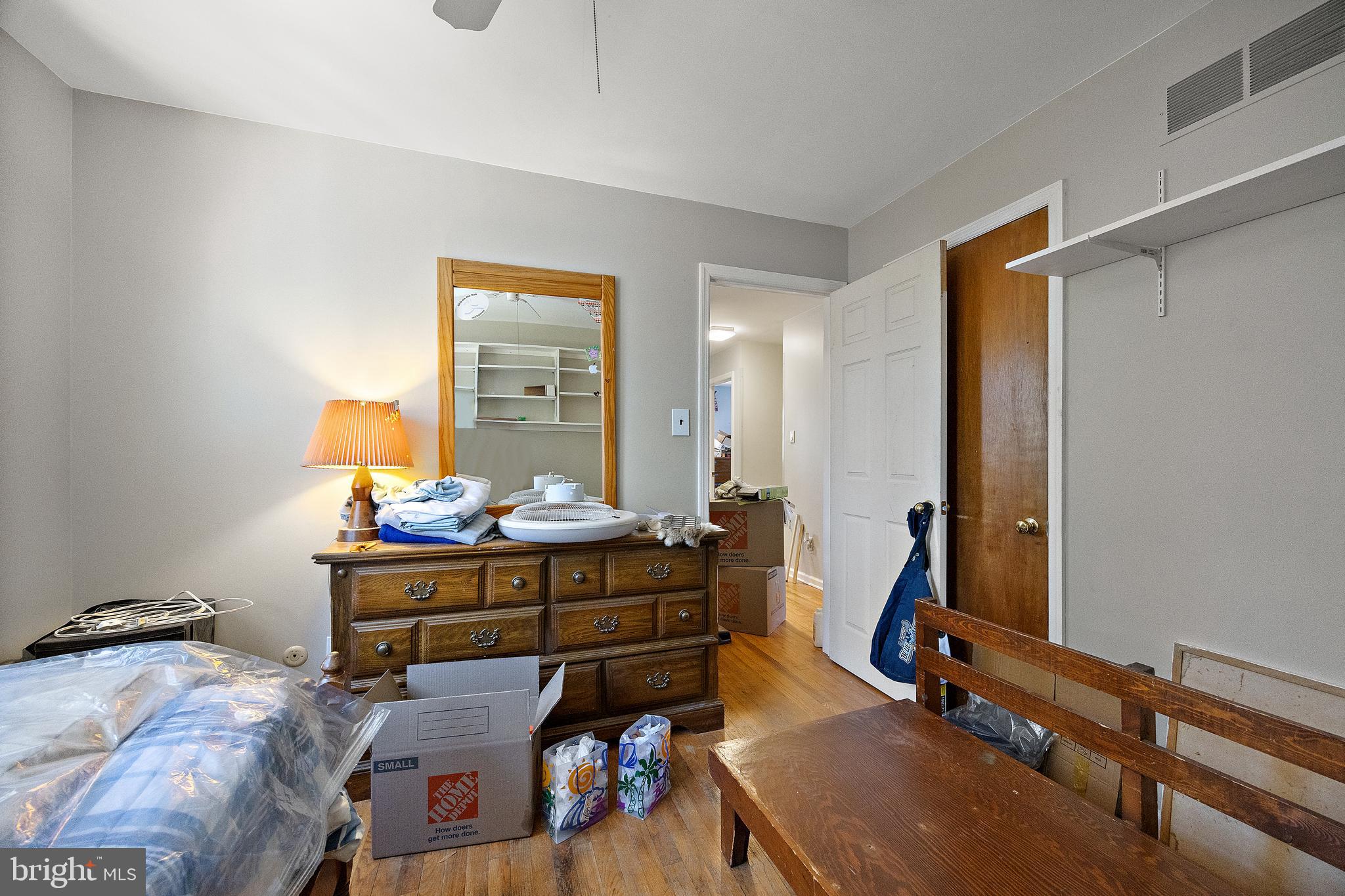 506 Cambridge Drive Newark, DE 19711 - Photo 24 of 38 a room with furniture and wooden floor