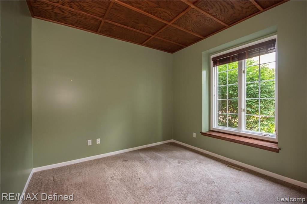 950 Ridgeline Court Lake Orion, MI 48360 - Photo 15 of 48