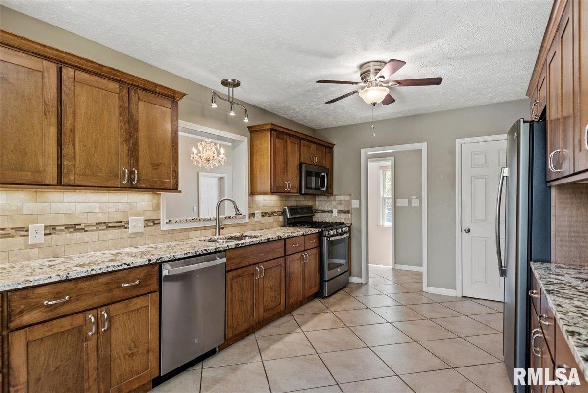 41 West Hazel Dell Lane Springfield, IL 62703 - Photo 11 of 61