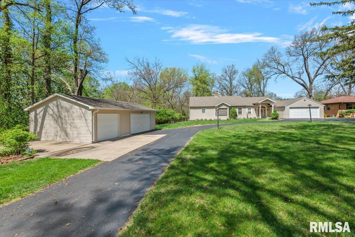 41 West Hazel Dell Lane Springfield, IL 62703 - Photo 5 of 61