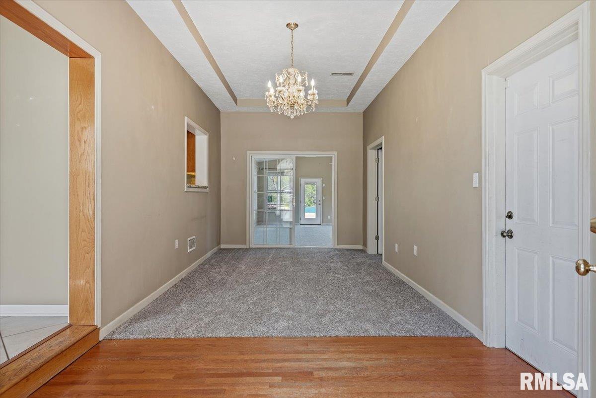 41 West Hazel Dell Lane Springfield, IL 62703 - Photo 7 of 61