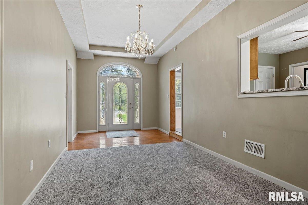 41 West Hazel Dell Lane Springfield, IL 62703 - Photo 8 of 61