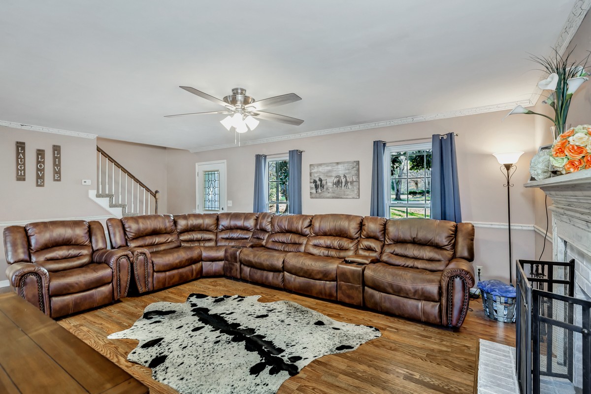 10722 Chestnut Ridge Road Lynchburg, TN 37352 - Photo 5 of 38 a living room with furniture and a couch