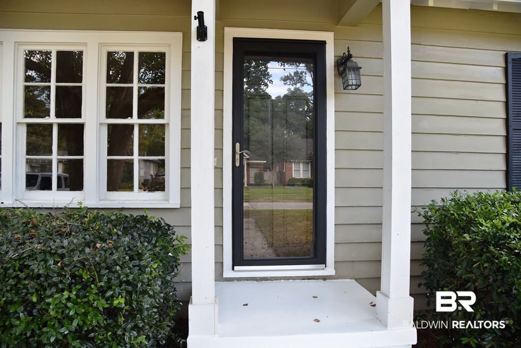 59 Mohawk Street Mobile, AL 36606 - Photo 2 of 23