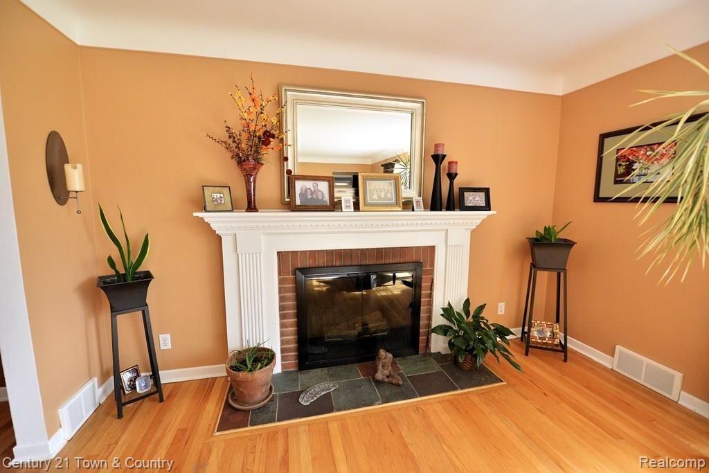 4408 Amherst Road Royal Oak, MI 48073 - Photo 6 of 51 Fireplace 2 best.jpg