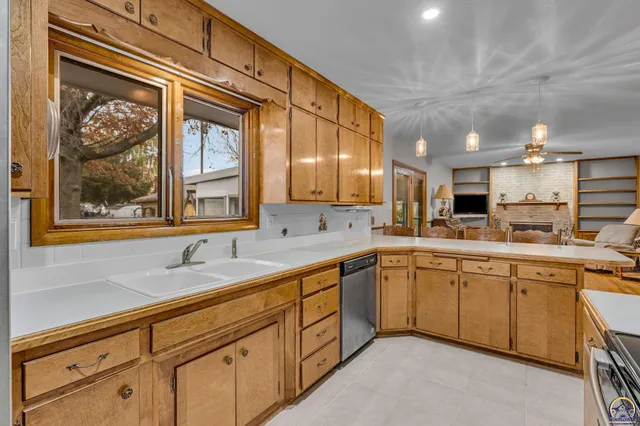 $287,000 | 3007 Southeast Starlite Drive, Topeka, KS 66605