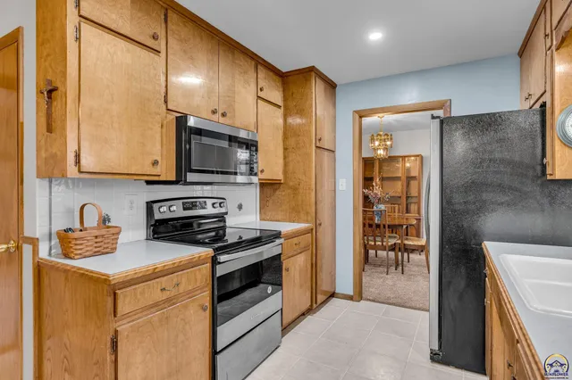 $287,000 | 3007 Southeast Starlite Drive, Topeka, KS 66605