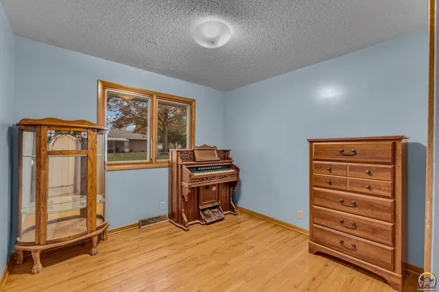 $287,000 | 3007 Southeast Starlite Drive, Topeka, KS 66605