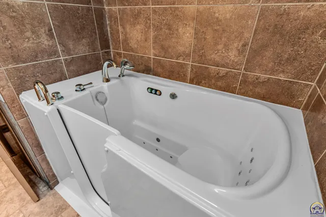 $287,000 | 3007 Southeast Starlite Drive, Topeka, KS 66605