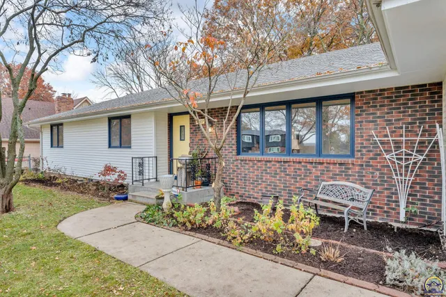 $287,000 | 3007 Southeast Starlite Drive, Topeka, KS 66605