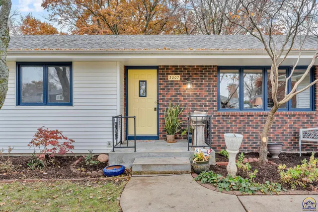 $287,000 | 3007 Southeast Starlite Drive, Topeka, KS 66605