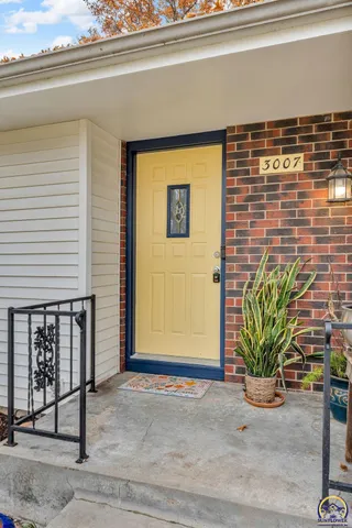 $287,000 | 3007 Southeast Starlite Drive, Topeka, KS 66605