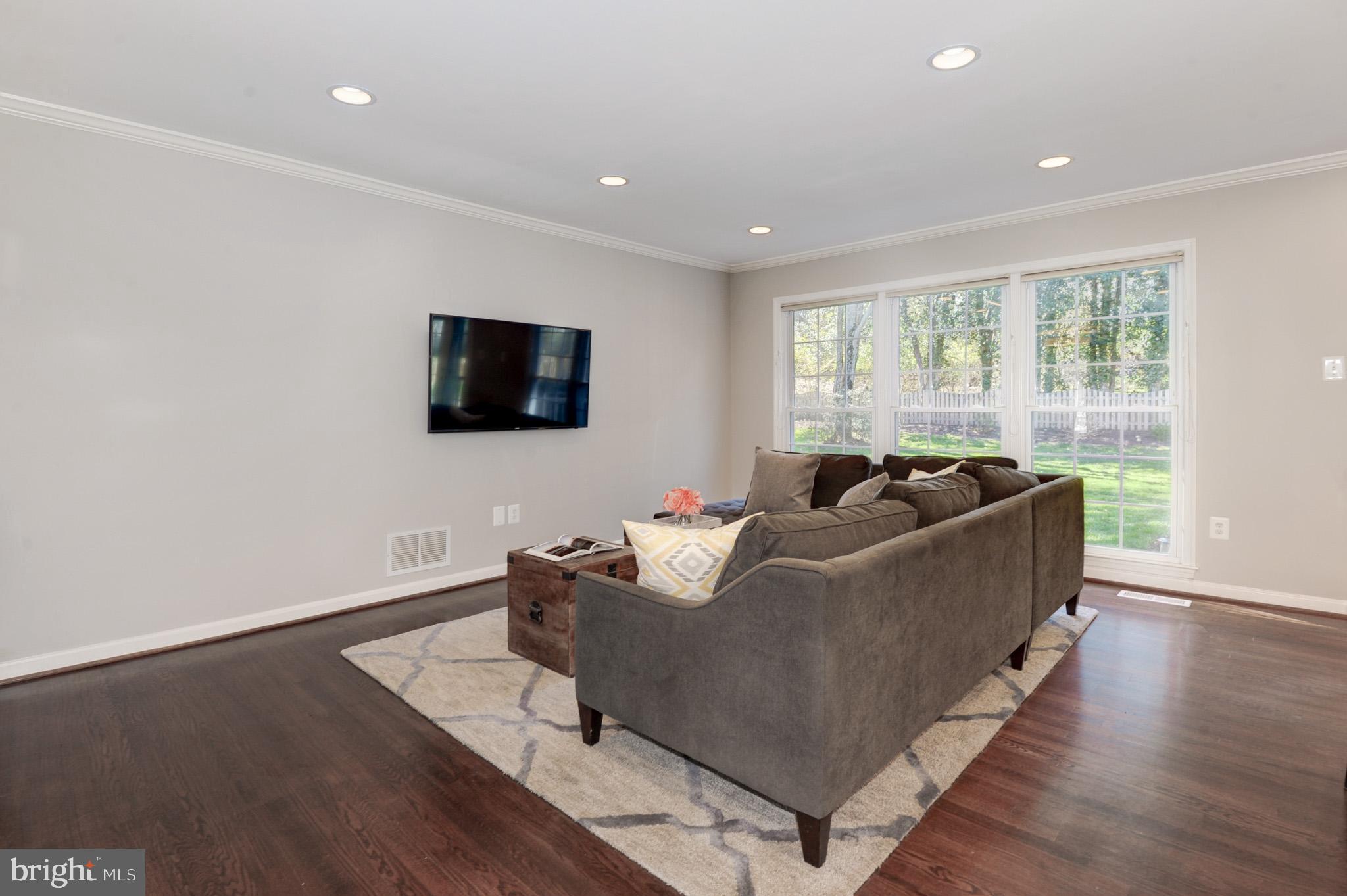 9905 Vale Road Vienna, VA 22181 - Photo 15 of 59 Gallery Image 15