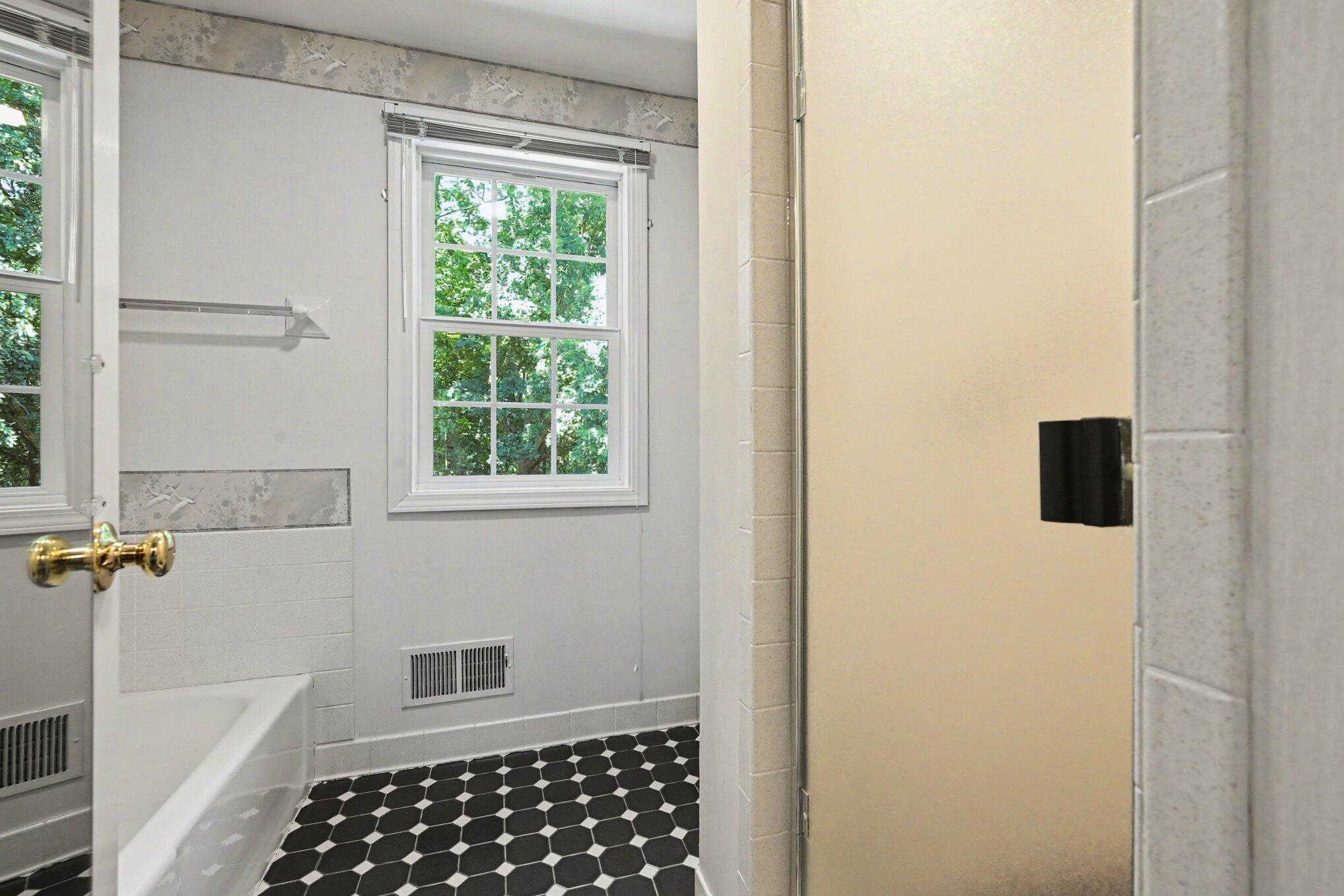 3004 Brandywine Road Kalamazoo, MI 49008 - Photo 16 of 41 013_file_4370